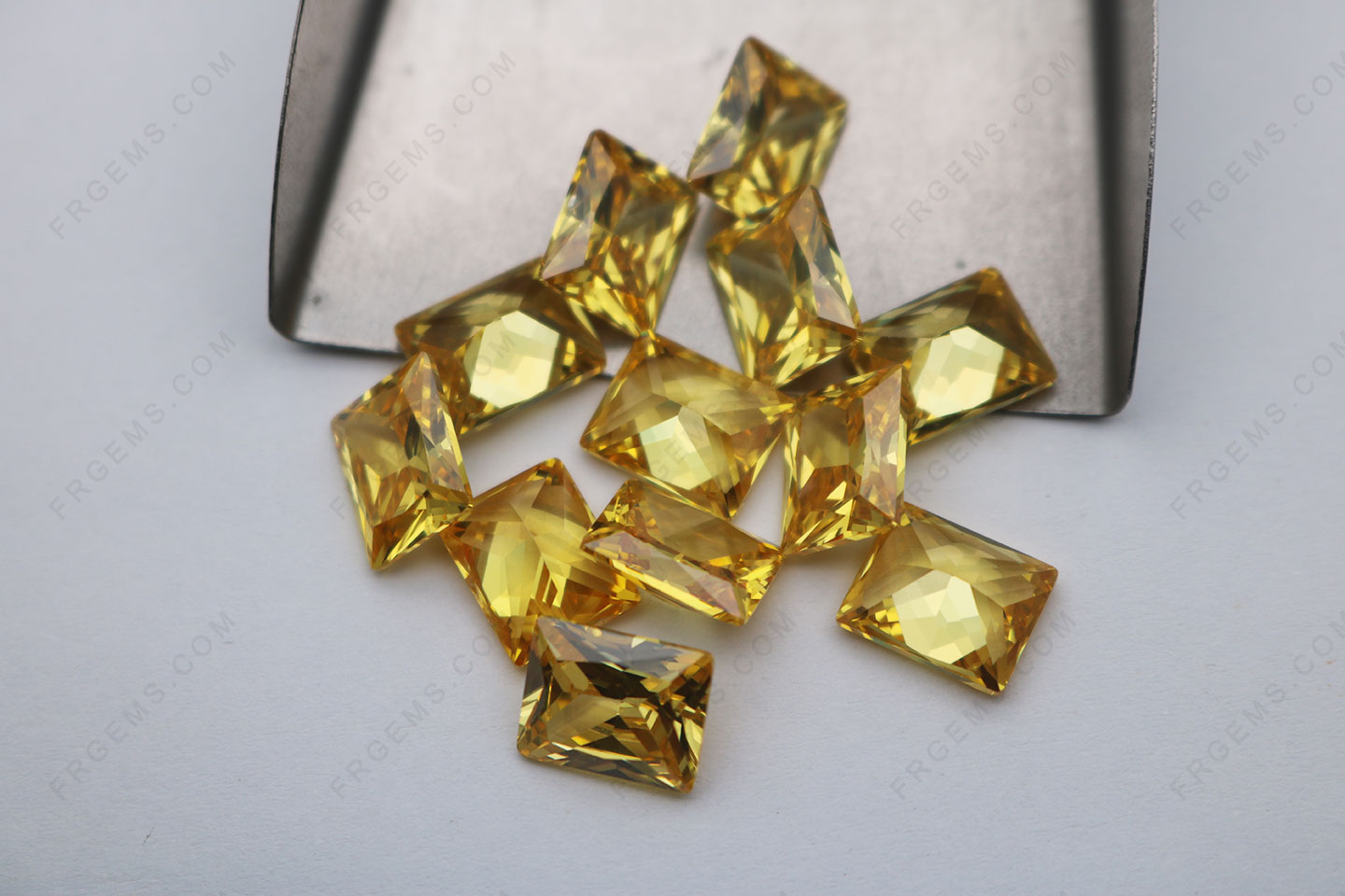 AAA Quality Cubic Zirconia Golden Yellow Color Rectangle Princess cut 10x8mm faceted loose Gemstones Wholesale China