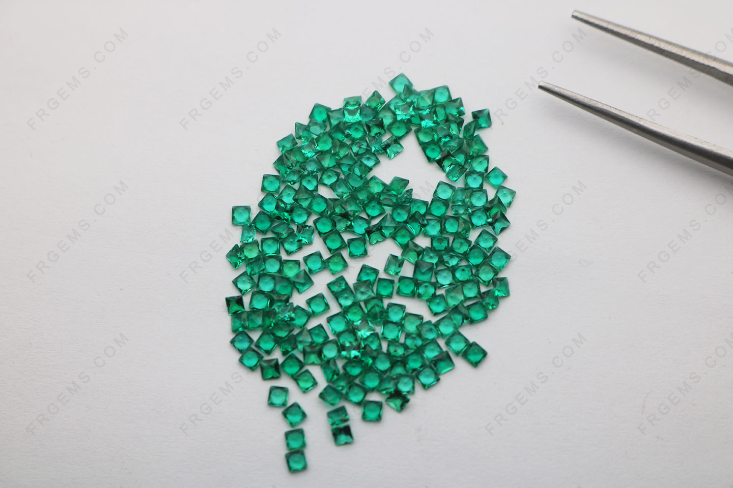 Lab Grown Emerald Green Zambian Green Color Square Shape princess cut 2x2mm loose Gemstones