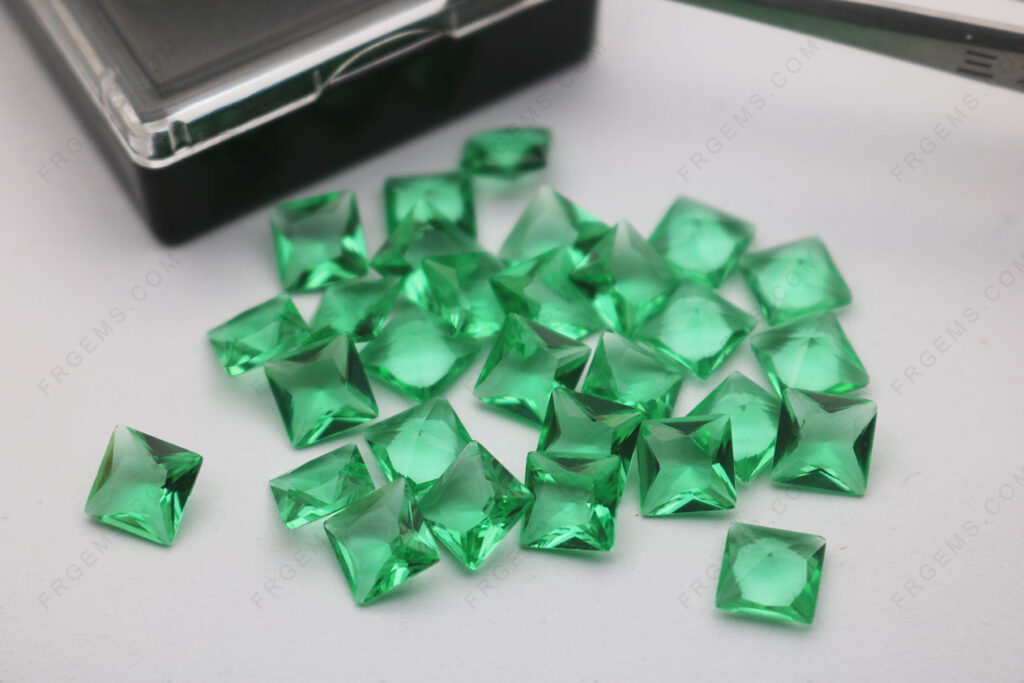 Green-Color-Glass-OG10-Square-Princess-cut-7x7mm-Loose-Gemstones-Suppliers-in-China-IMG_7756