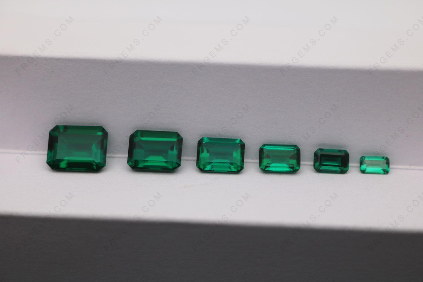 Lab Emerald Zambia Green color Octagon Shape Emerald Cut Loose Gemstones Suppliers in China