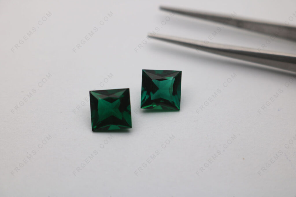 Lab-Emerald-Zambia-Green-color-Square-Princess-Cut-8x8mm-Loose-Gemstones-Manufacturers-in-China-IMG_7708