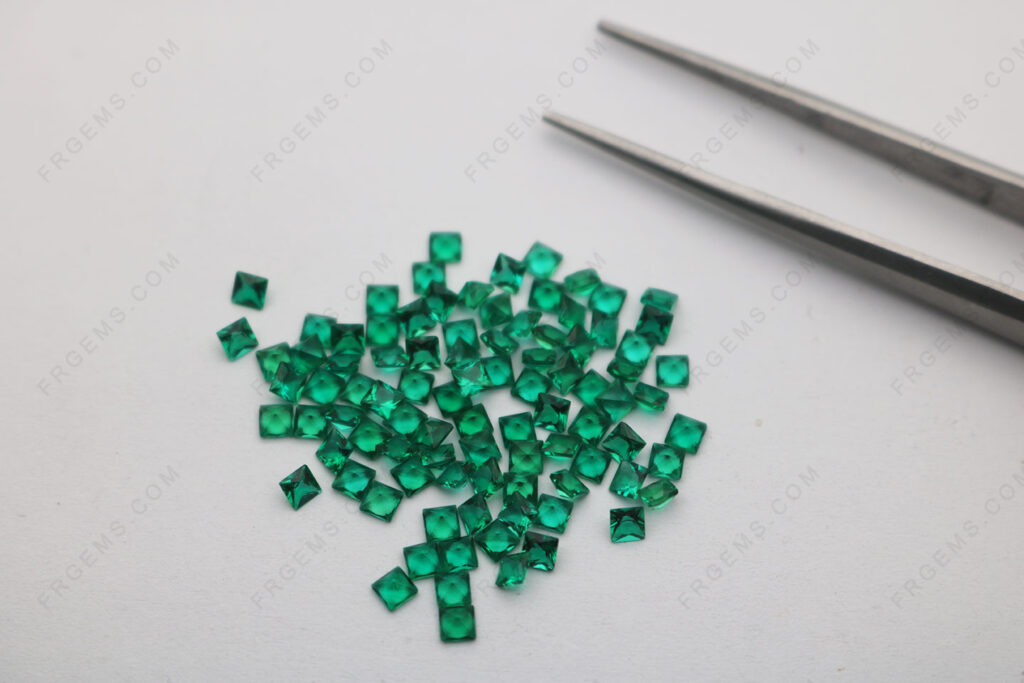 Lab-Grown-Emerald-Zambia-Green-color-Square-Princess-Cut-2.5x2.5mm-Loose-Gemstones-China-Suppliers-IMG_7750