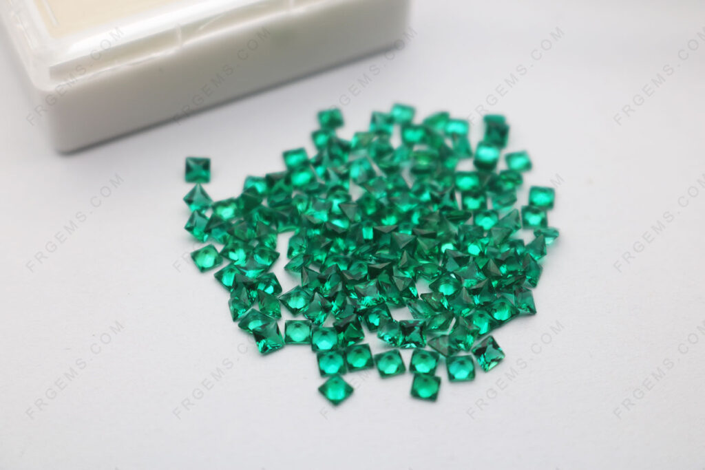 Lab-Grown-Emerald-Zambia-Green-color-Square-Princess-Cut-2.5x2.5mm-Loose-Gemstones-China-Suppliers-IMG_7752
