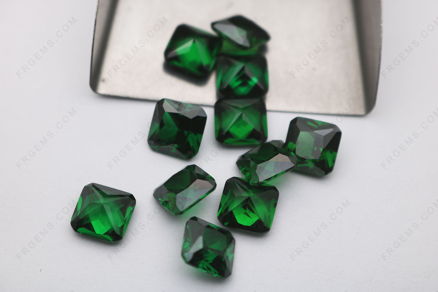 Loose CZ AAAAA Quality Emerald Green Color Radiant cut 6x6mm loose gemstones Suppliers