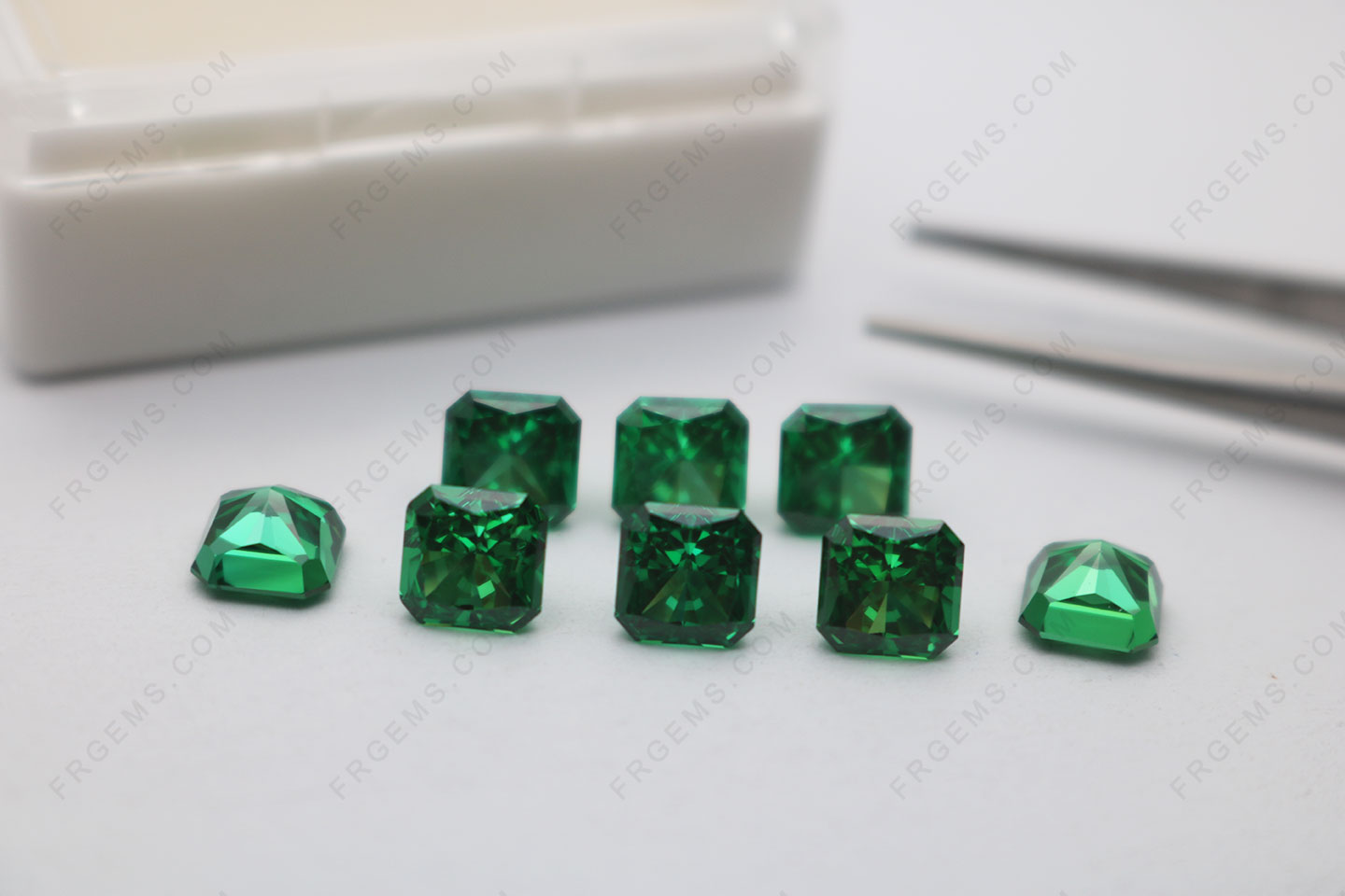 Wholesale Best quality Cubic Zirconia Emerald Green Color Radiant Crushed Ice cut 6x6mm loose gemstones
