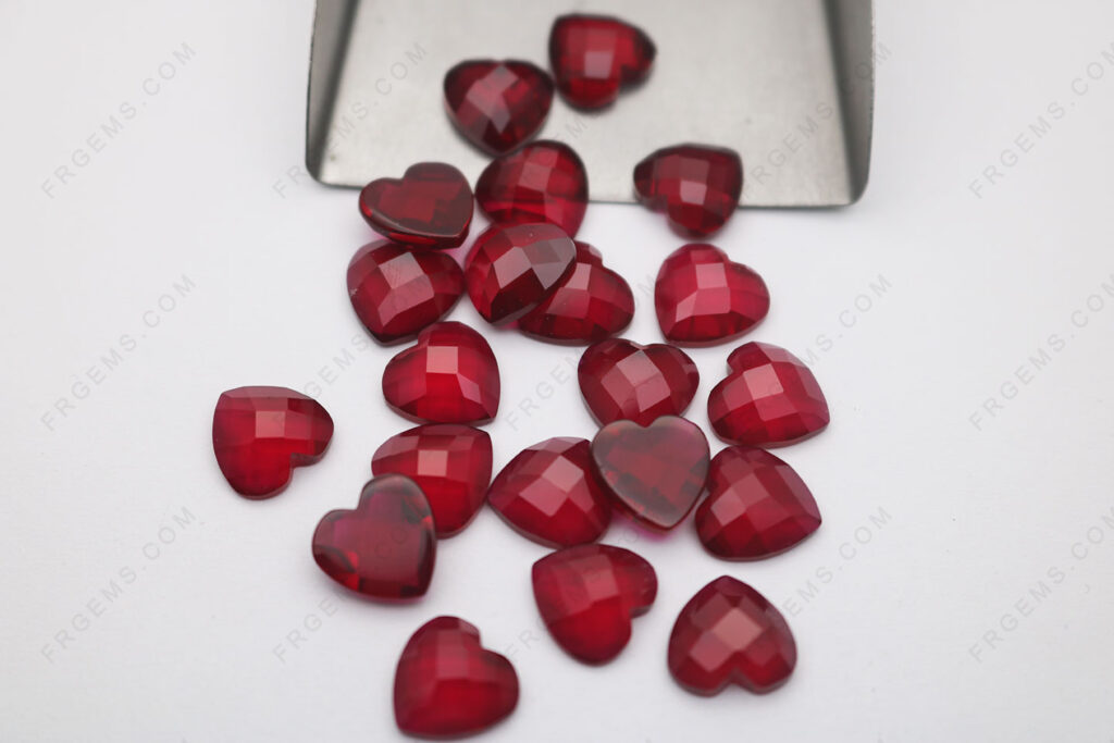 Wholesale-Synthetic-Ruby-Red-8#-Dark-Color-Corundum-Heart-Shape-checkerboard-top-flat-bottom-cut-10x10mm-Loose-gemstones-IMG_7898