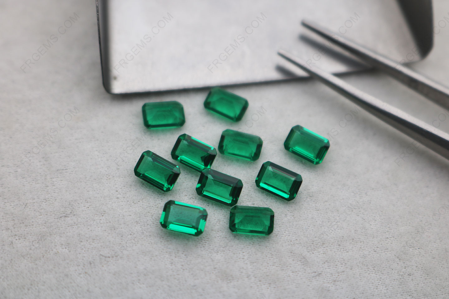 Loose Nano Crystal Synthetic Emerald Green 111# Color Octagon Shape Emerald Cut 6x4mm gemstones Suppliers in China