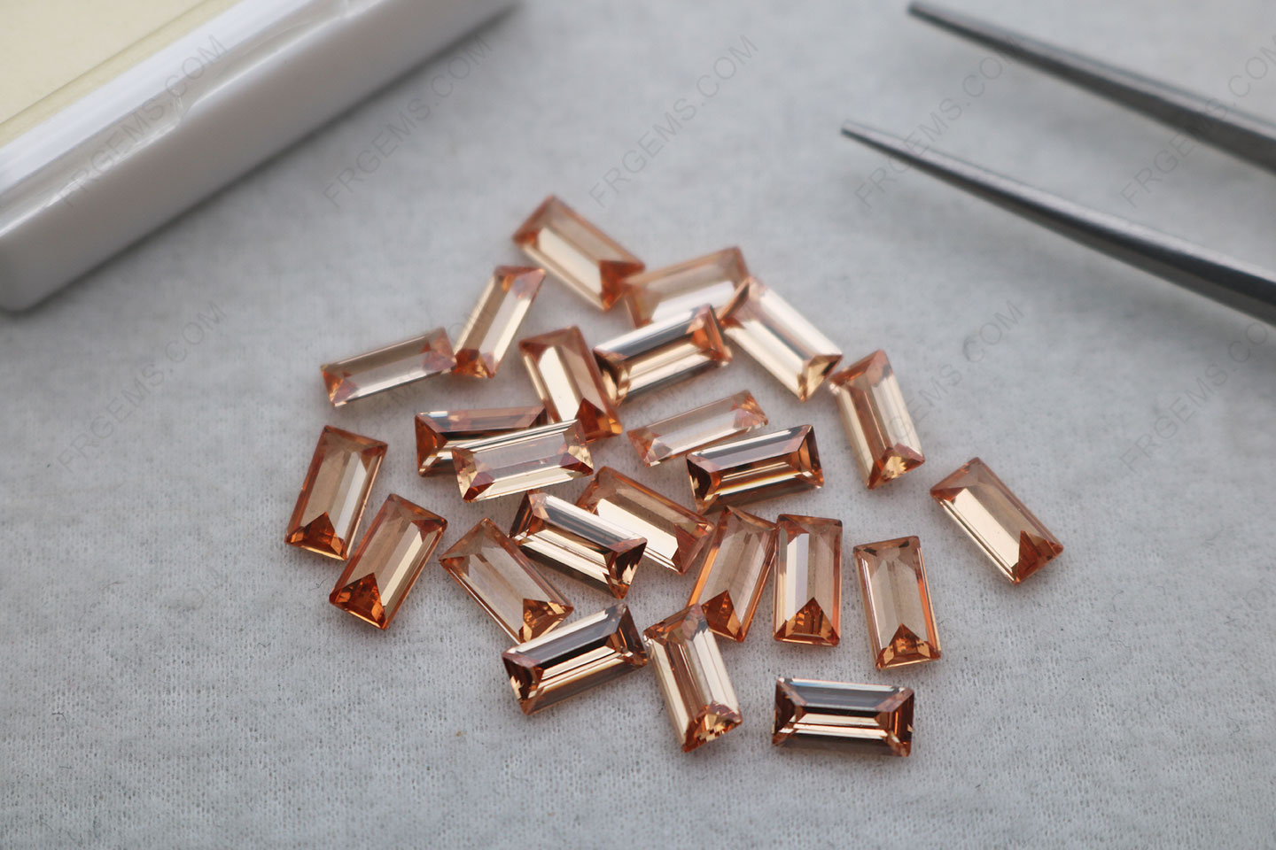 Cubic zirconia Champagne Color Baguette shape step cut 4x8mm loose Gemstones China Supplier