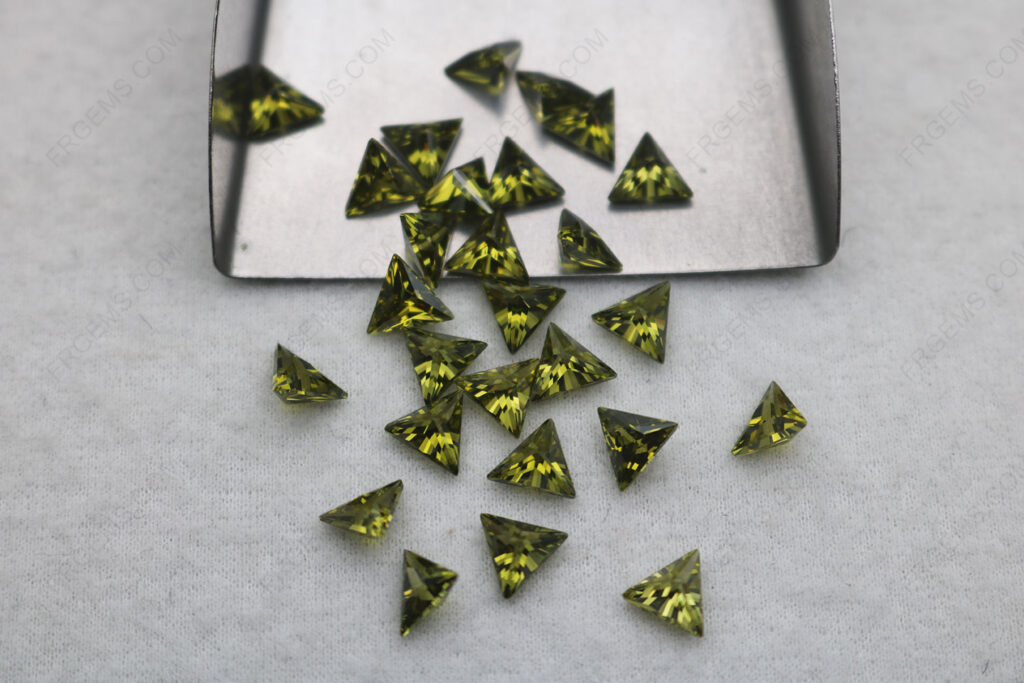 Cubic-Zirconia-Peridot-Color-Triangle-shape-faceted-6x6mm-gemstones-wholesale-China-IMG_7967
