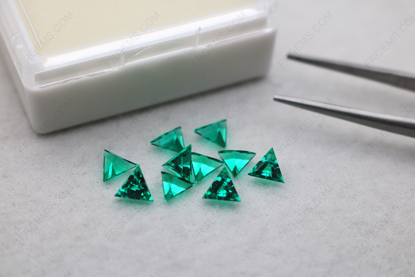 Lab Grown Emerald Green Colombia Green Color Triangle Faceted 5x5mm Loose gemstones
