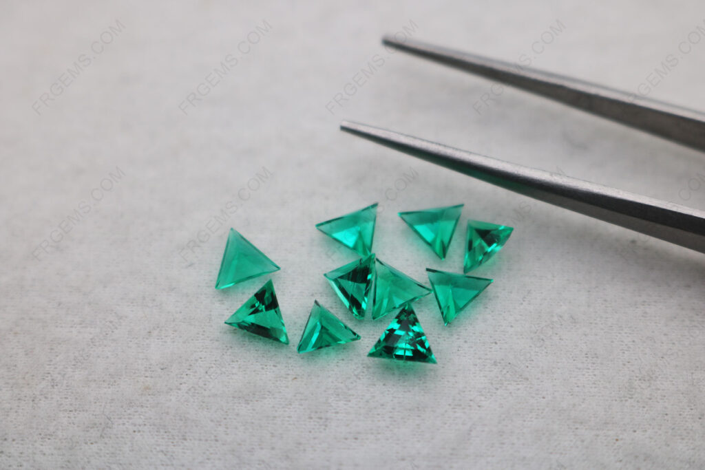 Lab-Grown-Emerald-Green-Colombia-Green-Color-Triangle-Faceted-5x5mm-Loose-gemstones-bulk-wholesale-IMG_7932