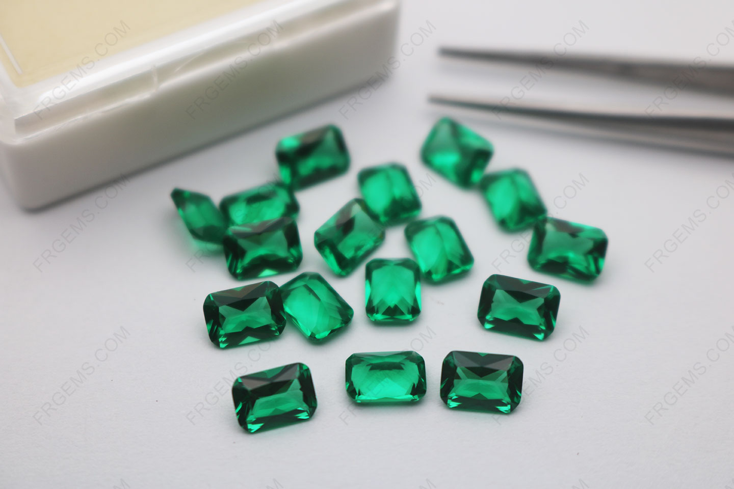 Bulk-wholesale-Nano-Emerald-green-light-color-113#-Octagon-Radiant-Cut-7x5mm-loose-gemstones-China-IMG_8341