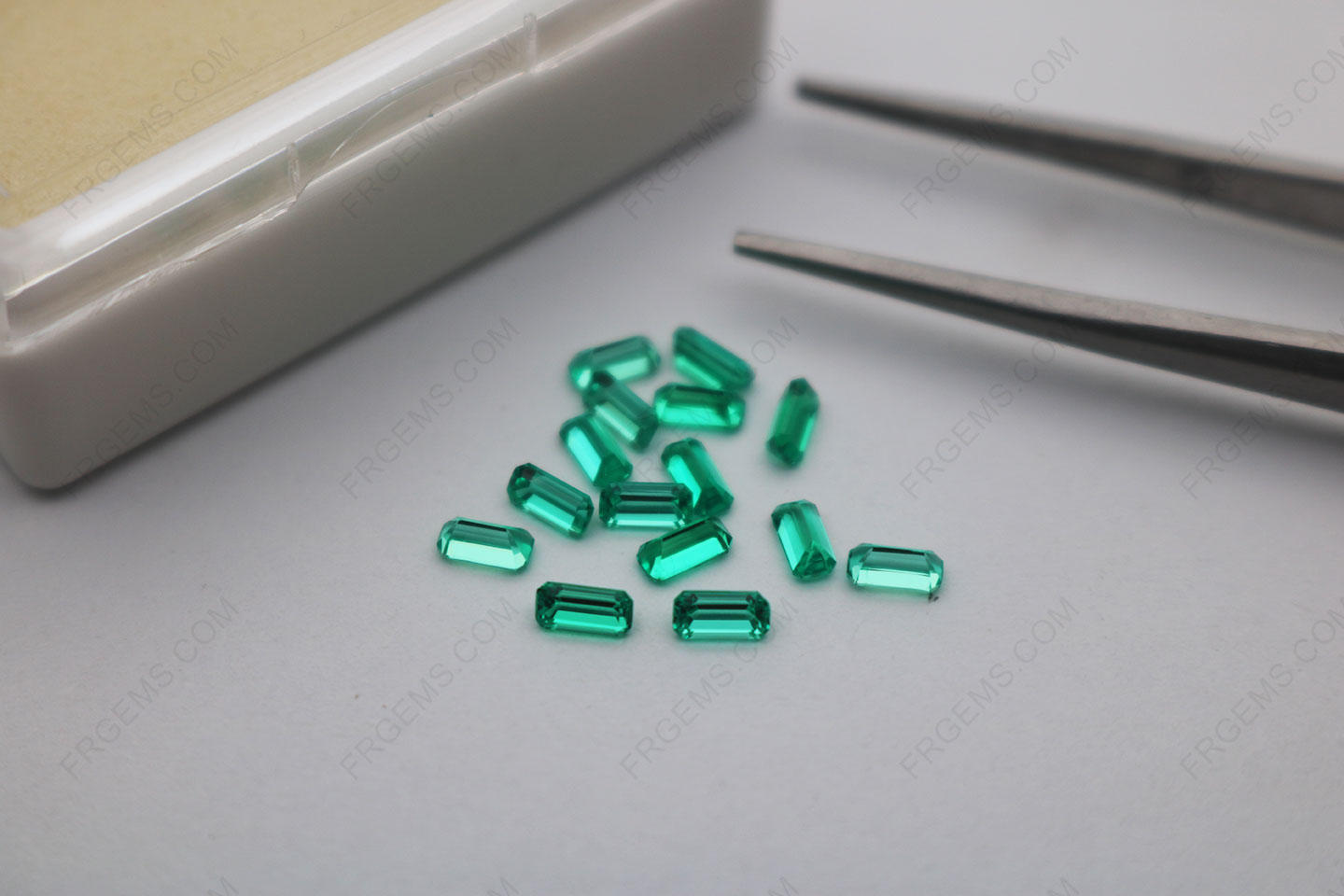Lab Grown Emerald Columbia Green color Octagon Shape Emerald Cut 4x2mm Loose Gemstones