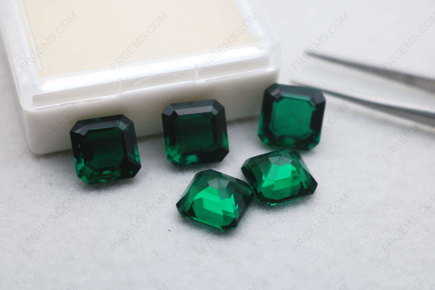 Lab Grown Emerald Zambia Green color Asscher Cut 10x10mm Loose Gemstones China Suppliers