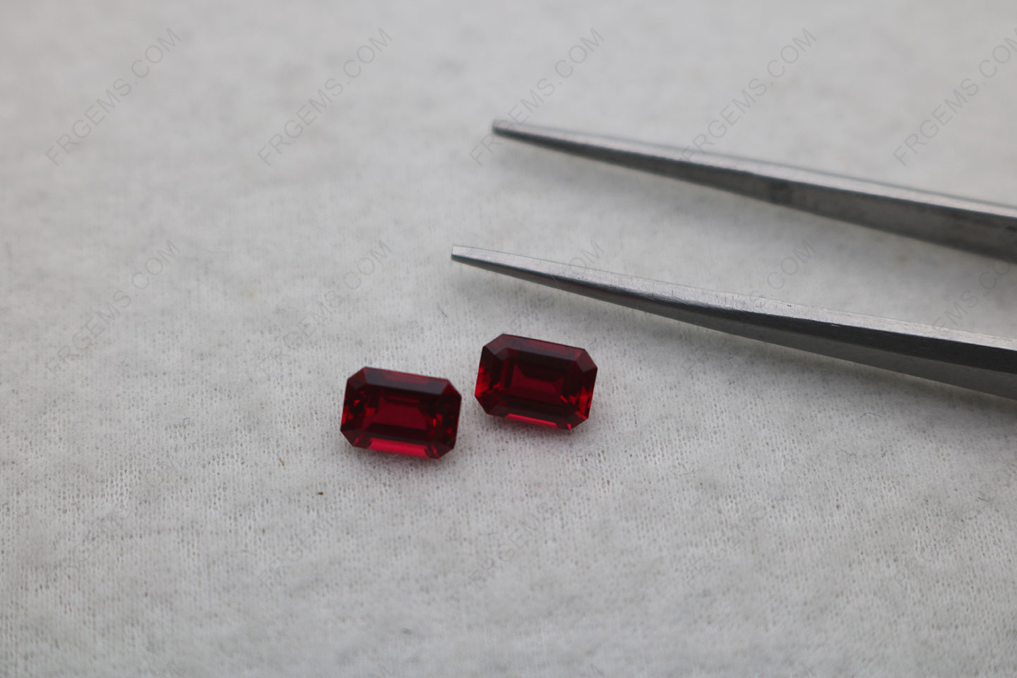 Lab-Grown-Ruby-Red-Color-Color-Octagon-Emerald-cut-7x5mm-gemstones-China-Manufacturer-IMG_8141