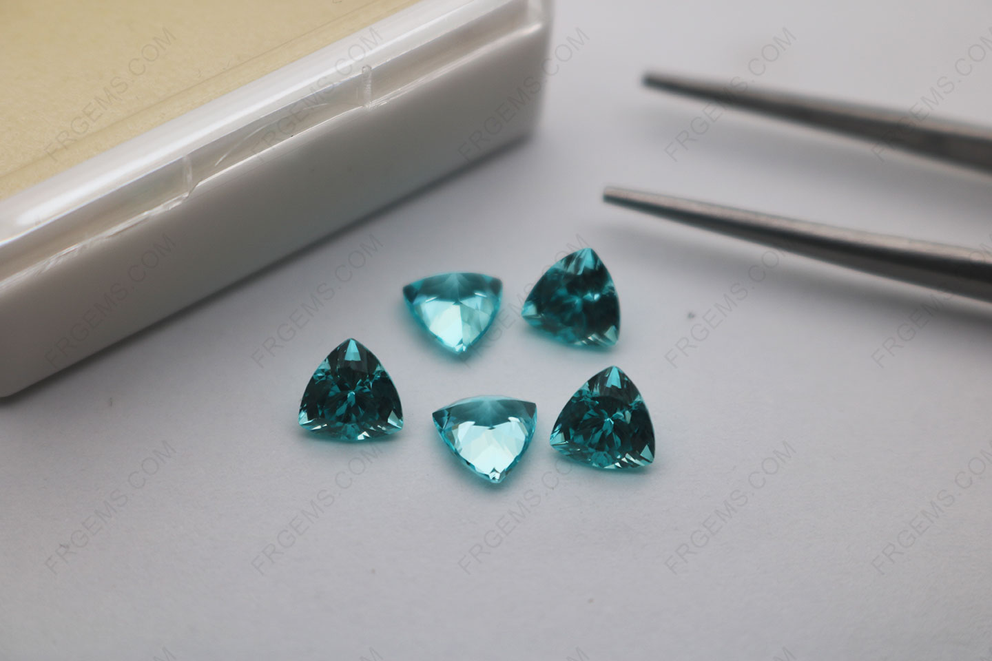 Lab Grown Paraiba Sapphire Color Trillion faceted 6x6mm Loose Gemstones Manufactuers in China